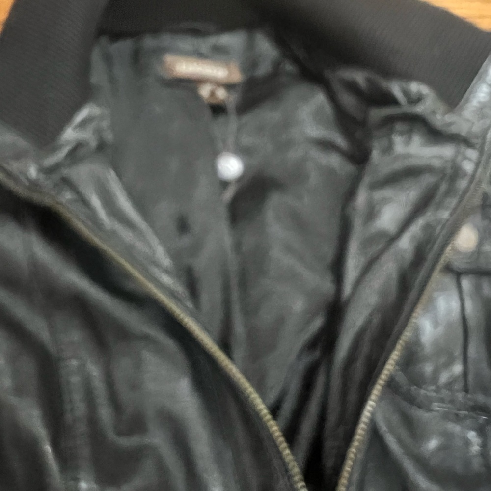 Leather jacket - Picture 3 of 4